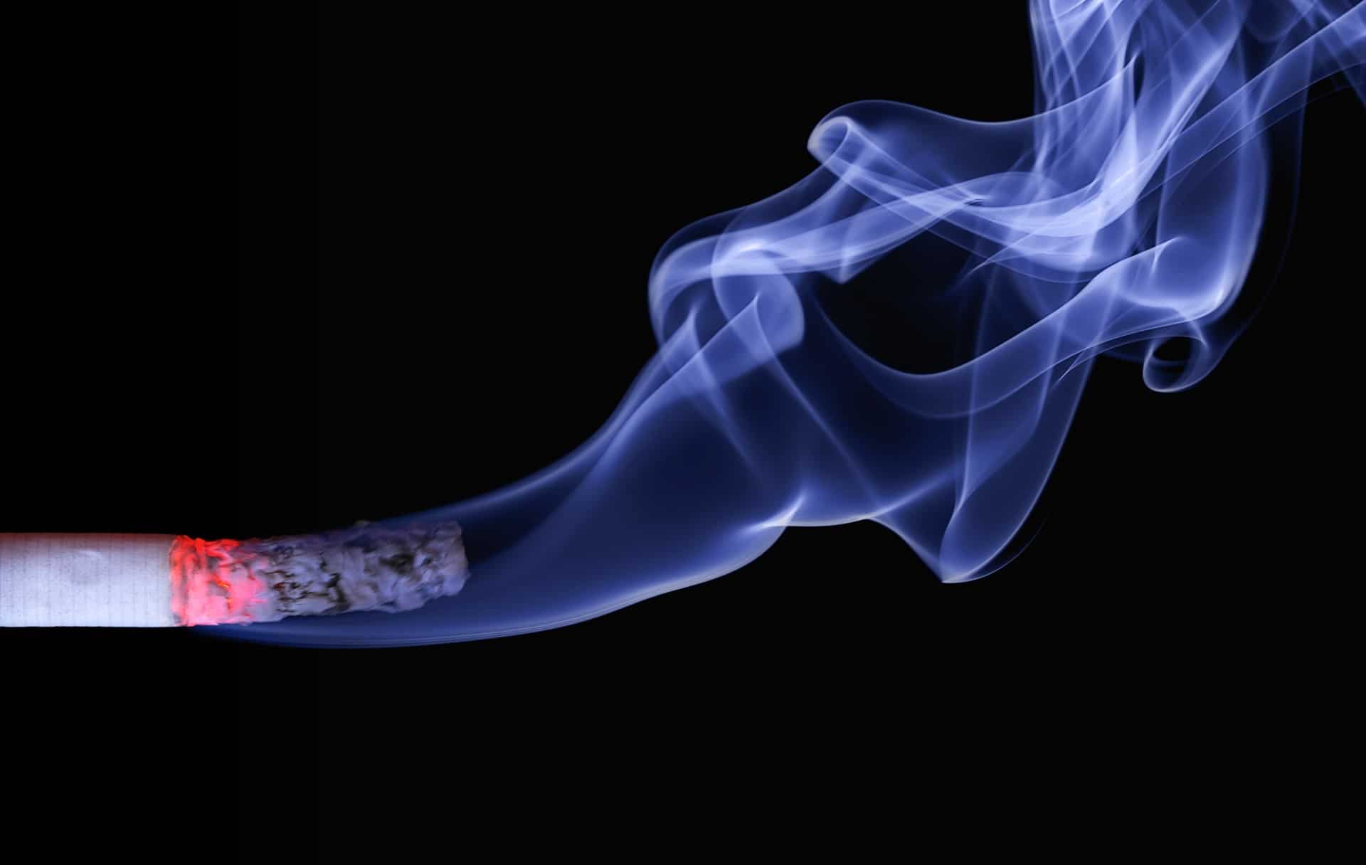 Explication du tabagisme après une extraction dentaire et de la stomatite à la nicotine